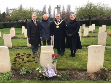 Southend West MP and Ambassador of the Czech Republic visit graves of Czech soldiers who died during WWII